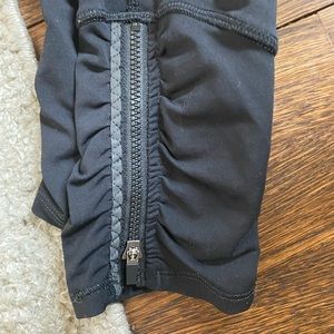 Black lulu lemon crop leggings with zippers